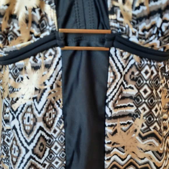 NWOT Beautiful swim dress / one-piece swimsuit - Picture 4 of 11